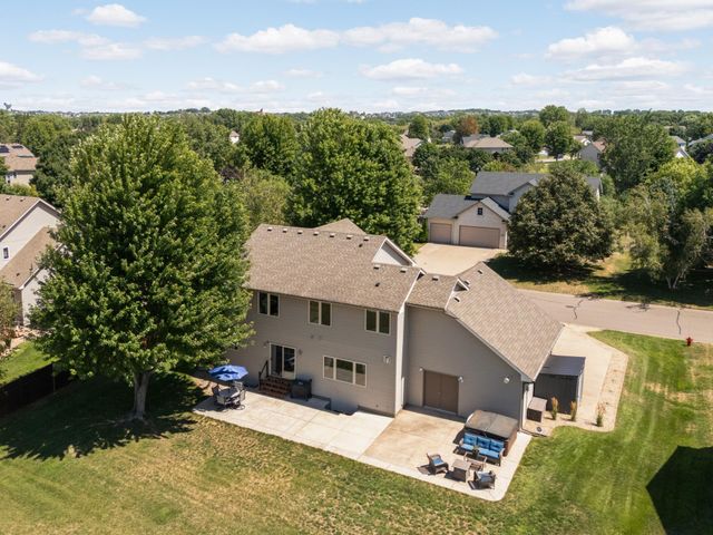 20511 Islandview Circle, Lakeville, MN 55044