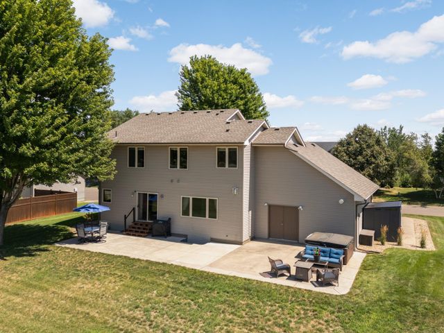 20511 Islandview Circle, Lakeville, MN 55044
