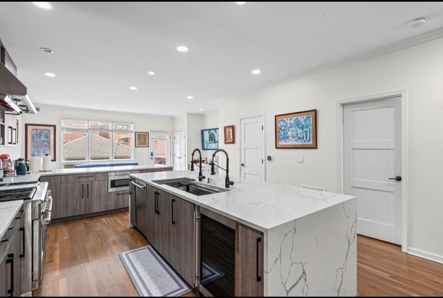 1302 W 33rd Street, Chicago, IL 60608