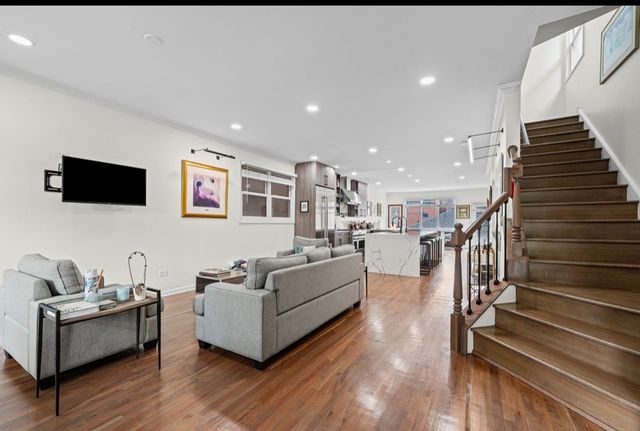 1302 W 33rd Street, Chicago, IL 60608