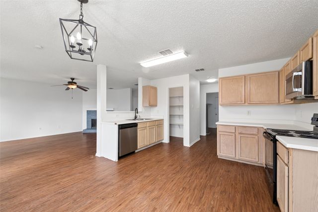 7900 Canoe Ridge Lane, Denton, TX 76210