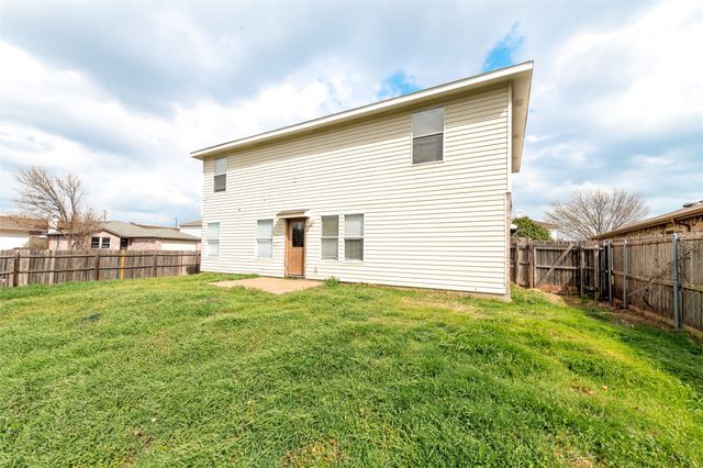 7900 Canoe Ridge Lane, Denton, TX 76210
