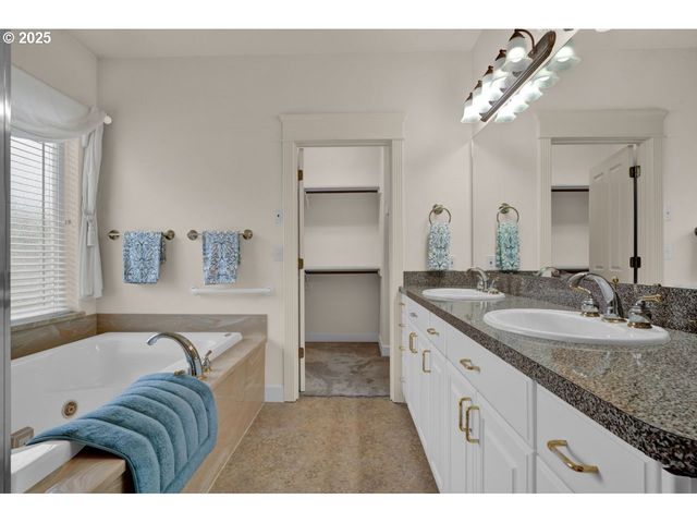 40 Ocean Dunes Dr, Florence, OR 97439