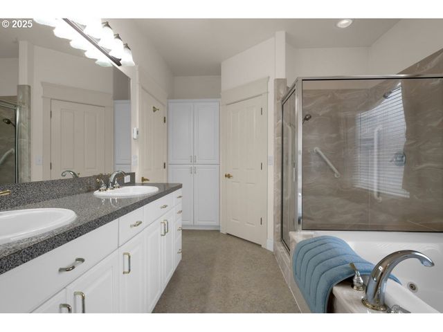 40 Ocean Dunes Dr, Florence, OR 97439