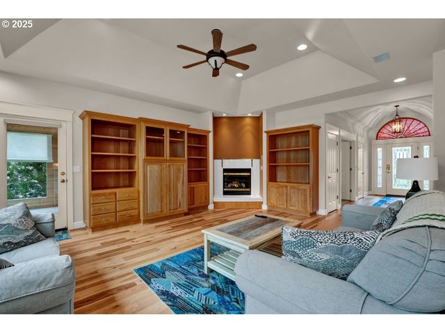 40 Ocean Dunes Dr, Florence, OR 97439