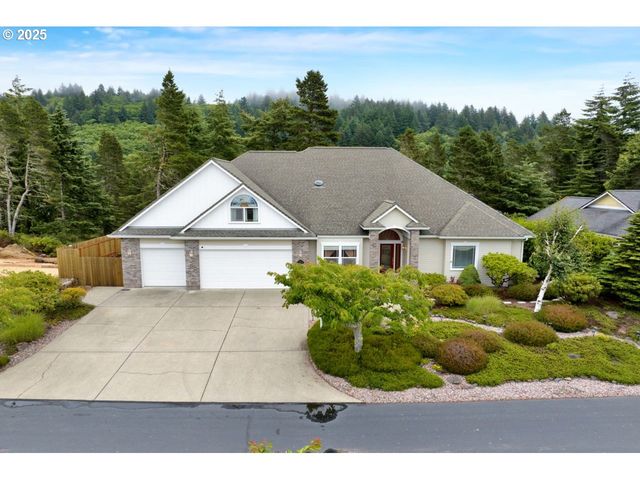 40 Ocean Dunes Dr, Florence, OR 97439