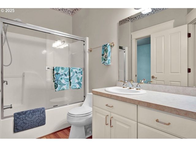 40 Ocean Dunes Dr, Florence, OR 97439