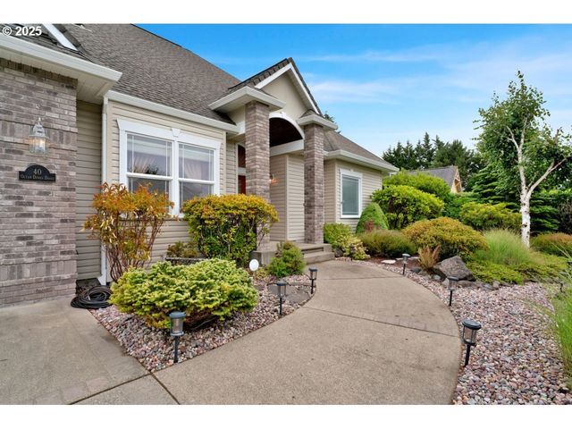 40 Ocean Dunes Dr, Florence, OR 97439