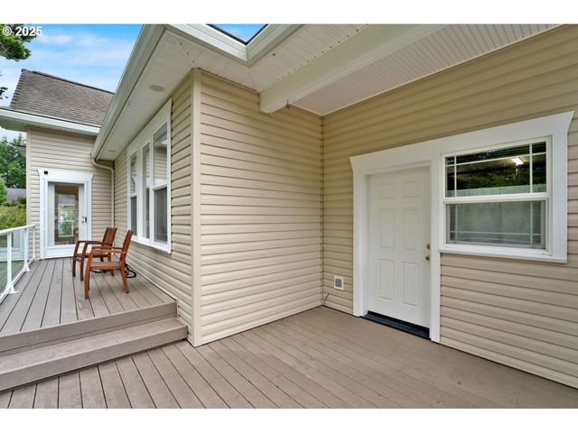 40 Ocean Dunes Dr, Florence, OR 97439