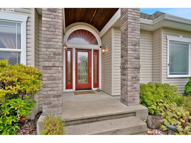 40 Ocean Dunes Dr, Florence, OR 97439