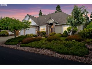 40 Ocean Dunes Dr, Florence, OR 97439