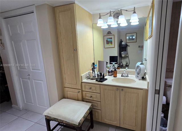 1101 Colony Point Cir 218, Pembroke Pines, FL 33026