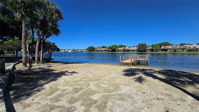 1101 Colony Point Cir 218, Pembroke Pines, FL 33026
