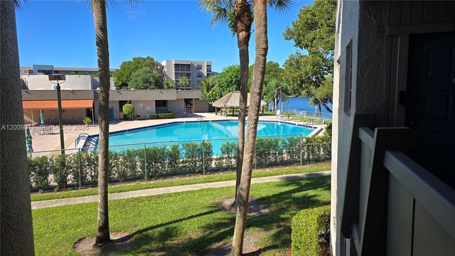 1101 Colony Point Cir 218, Pembroke Pines, FL 33026