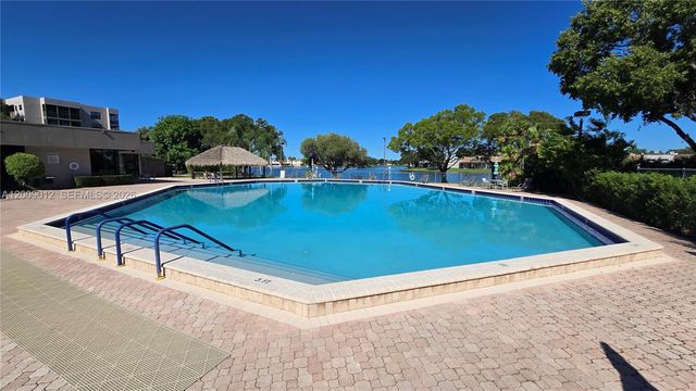 1101 Colony Point Cir 218, Pembroke Pines, FL 33026