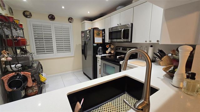 1101 Colony Point Cir 218, Pembroke Pines, FL 33026