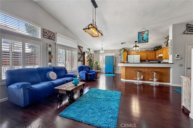 1208 Autumnwood Ln, Perris, CA 92571