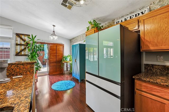 1208 Autumnwood Ln, Perris, CA 92571