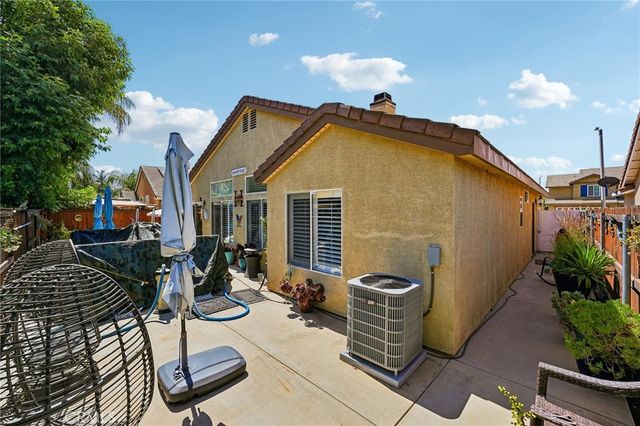 1208 Autumnwood Ln, Perris, CA 92571