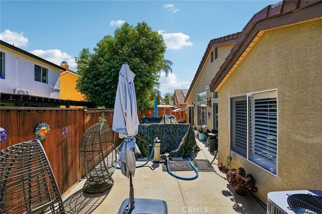 1208 Autumnwood Ln, Perris, CA 92571