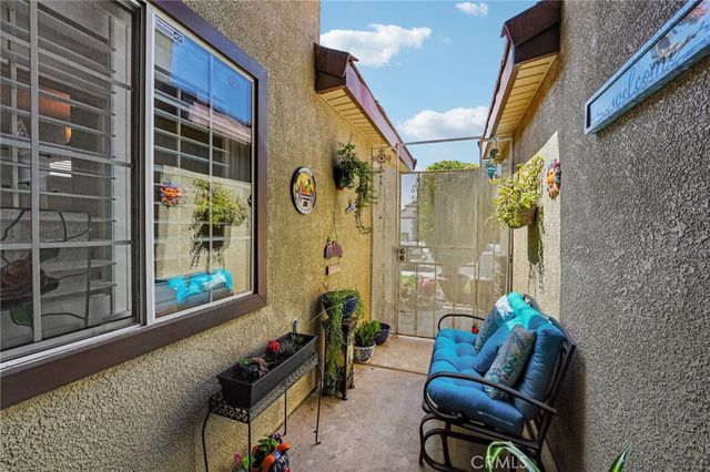 1208 Autumnwood Ln, Perris, CA 92571