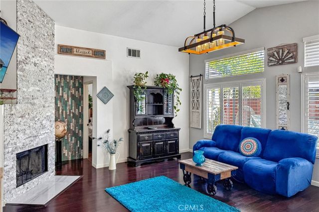 1208 Autumnwood Ln, Perris, CA 92571