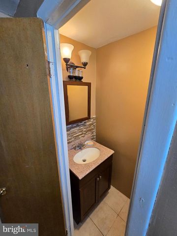 5925 REACH ST, Philadelphia, PA 19120