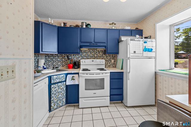 23 Pearl Lake Road B, Waterbury, CT 06706