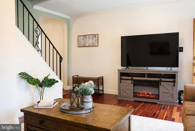 204 DAWSON ST, Philadelphia, PA 19128