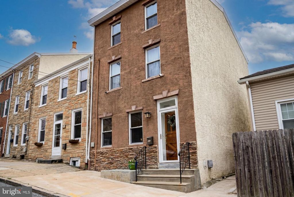 204 DAWSON ST, Philadelphia, PA 19128