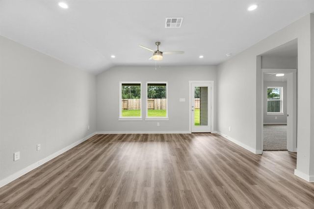 401 Amy Street, Angleton, TX 77515