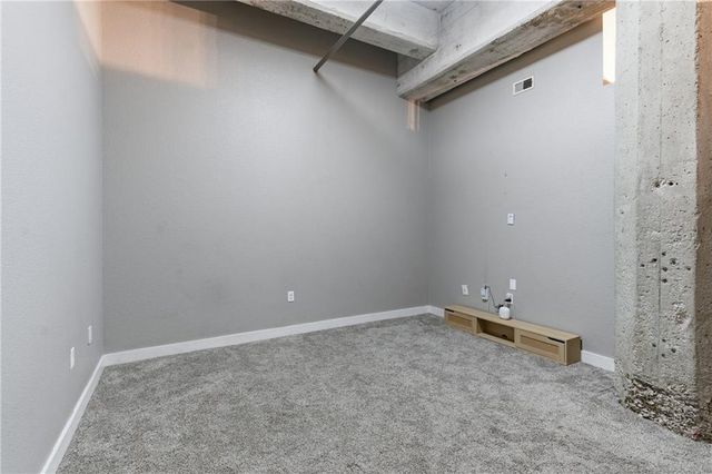 321 W 7th Street 402, Kansas City, MO 64105