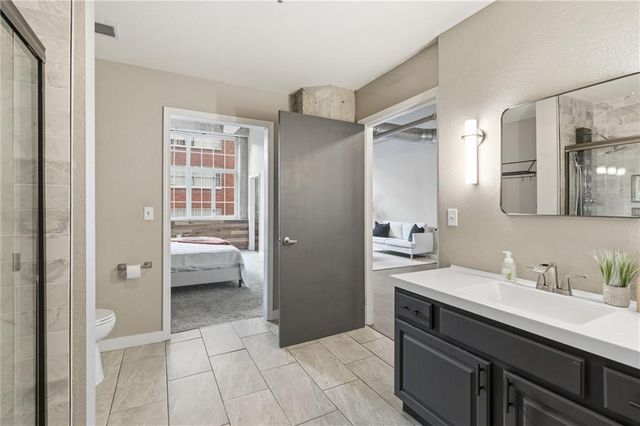 321 W 7th Street 402, Kansas City, MO 64105