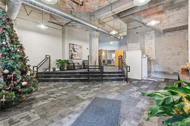 321 W 7th Street 402, Kansas City, MO 64105