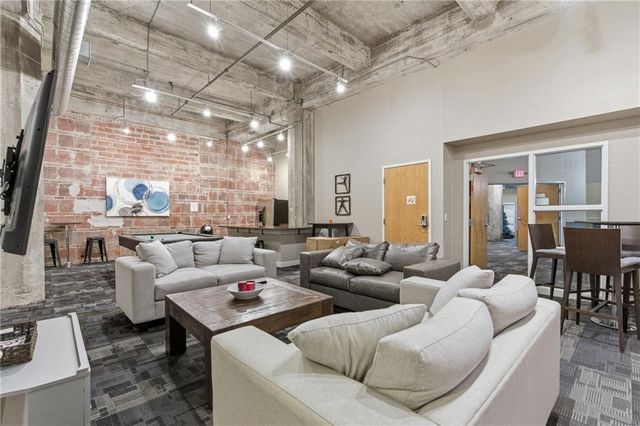 321 W 7th Street 402, Kansas City, MO 64105