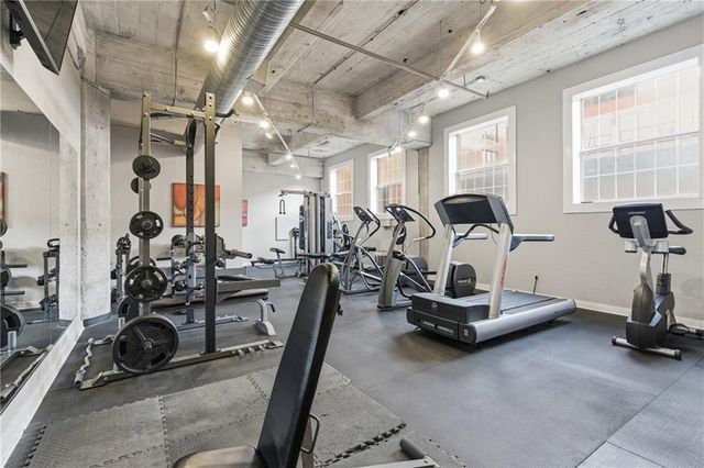 321 W 7th Street 402, Kansas City, MO 64105