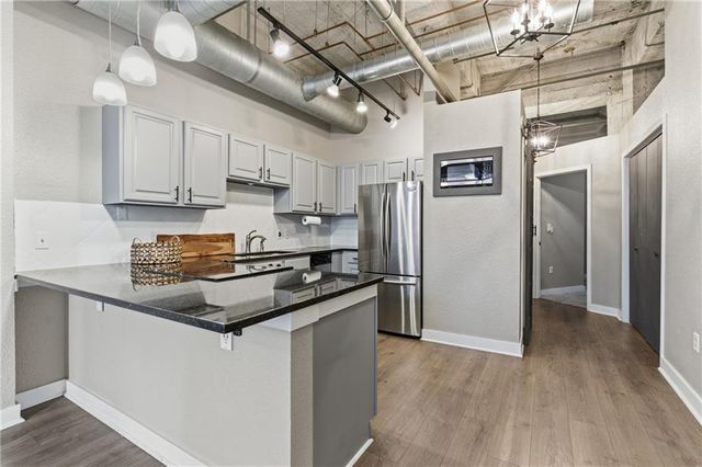 321 W 7th Street 402, Kansas City, MO 64105