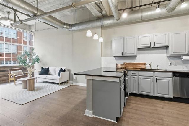 321 W 7th Street 402, Kansas City, MO 64105
