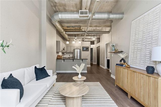 321 W 7th Street 402, Kansas City, MO 64105