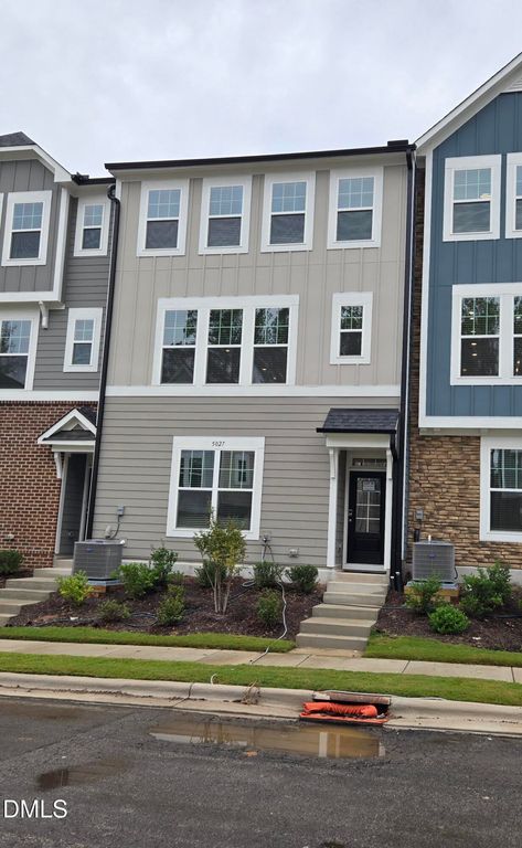 5027 Jowetts Walk Drive 30, Cary, NC 27519