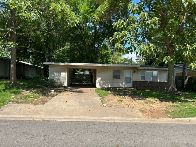 1710 S Detroit Avenue, Russellville, AR 72801