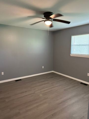 1710 S Detroit Avenue, Russellville, AR 72801