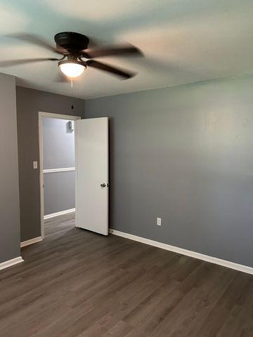 1710 S Detroit Avenue, Russellville, AR 72801