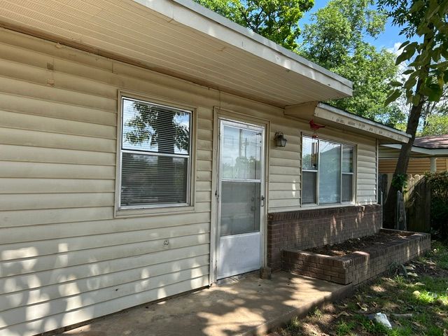 1710 S Detroit Avenue, Russellville, AR 72801