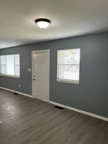 1710 S Detroit Avenue, Russellville, AR 72801