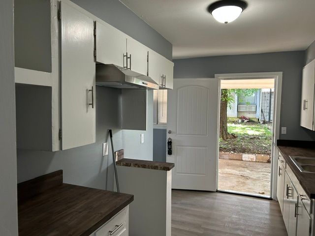 1710 S Detroit Avenue, Russellville, AR 72801