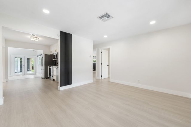 5296 NE 2nd Terrace, Oakland Park, FL 33334