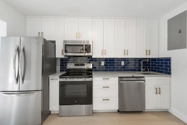 5296 NE 2nd Terrace, Oakland Park, FL 33334