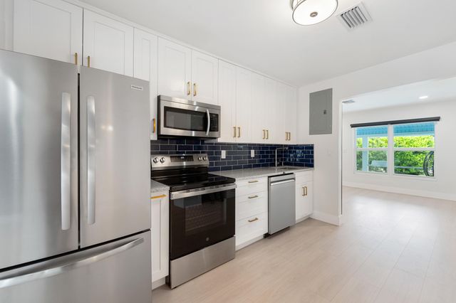 5296 NE 2nd Terrace, Oakland Park, FL 33334