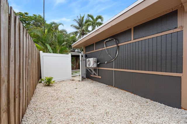 5296 NE 2nd Terrace, Oakland Park, FL 33334
